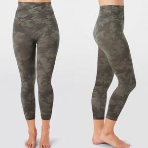 SPANX Look At Me Now Sage Camo Cropped Shaping Leggings